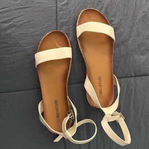Dream pairs sandals SIZE : 11